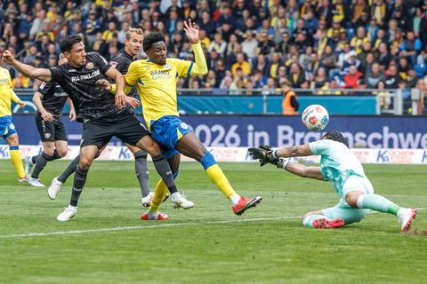 Das Braunschweiger 2:0 durch Faride Alidou. Foto: Andreas Gora/dpa