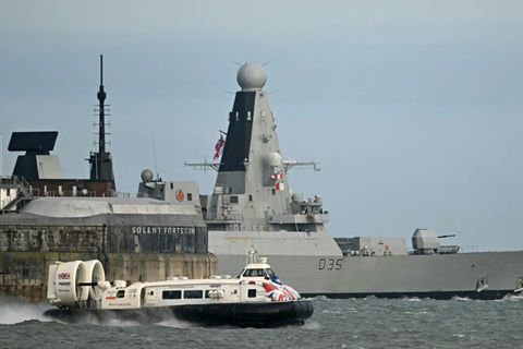 Zerstörer "HMS Dragon"