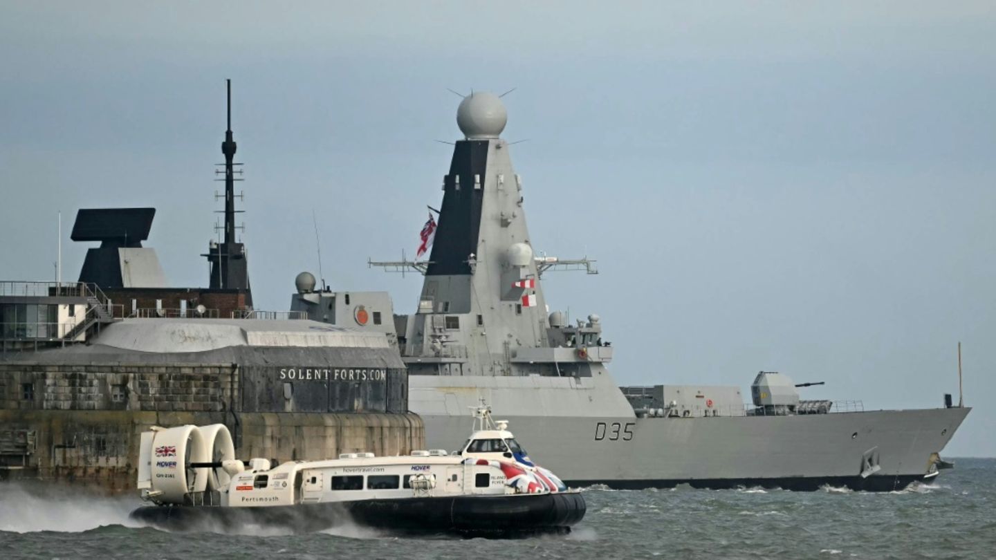Zerstörer "HMS Dragon"