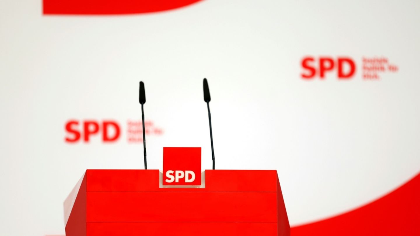 SPD-Logo an Rednerpult