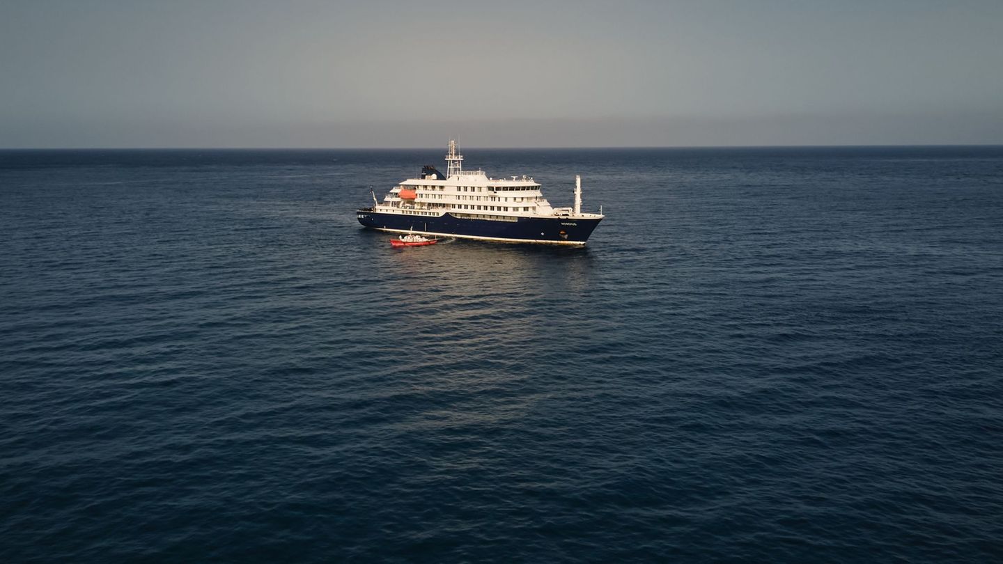 Das Kreuzfahrtschiff "Hondius" fuhr am Mittwochabend von Kap Verde los in Richtung Kanarische Inseln. (Archivbild) Foto: Arilson