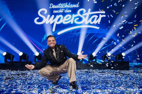 Endlich geschafft: Menowin Fröhlich holt sich nach 16 Jahren die "DSDS"-Krone. Foto: Rolf Vennenbernd/dpa