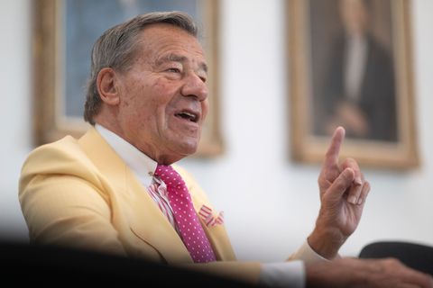 Auf die Politik will sich der 84-Jährige nicht verlassen. Foto: Marijan Murat/dpa
