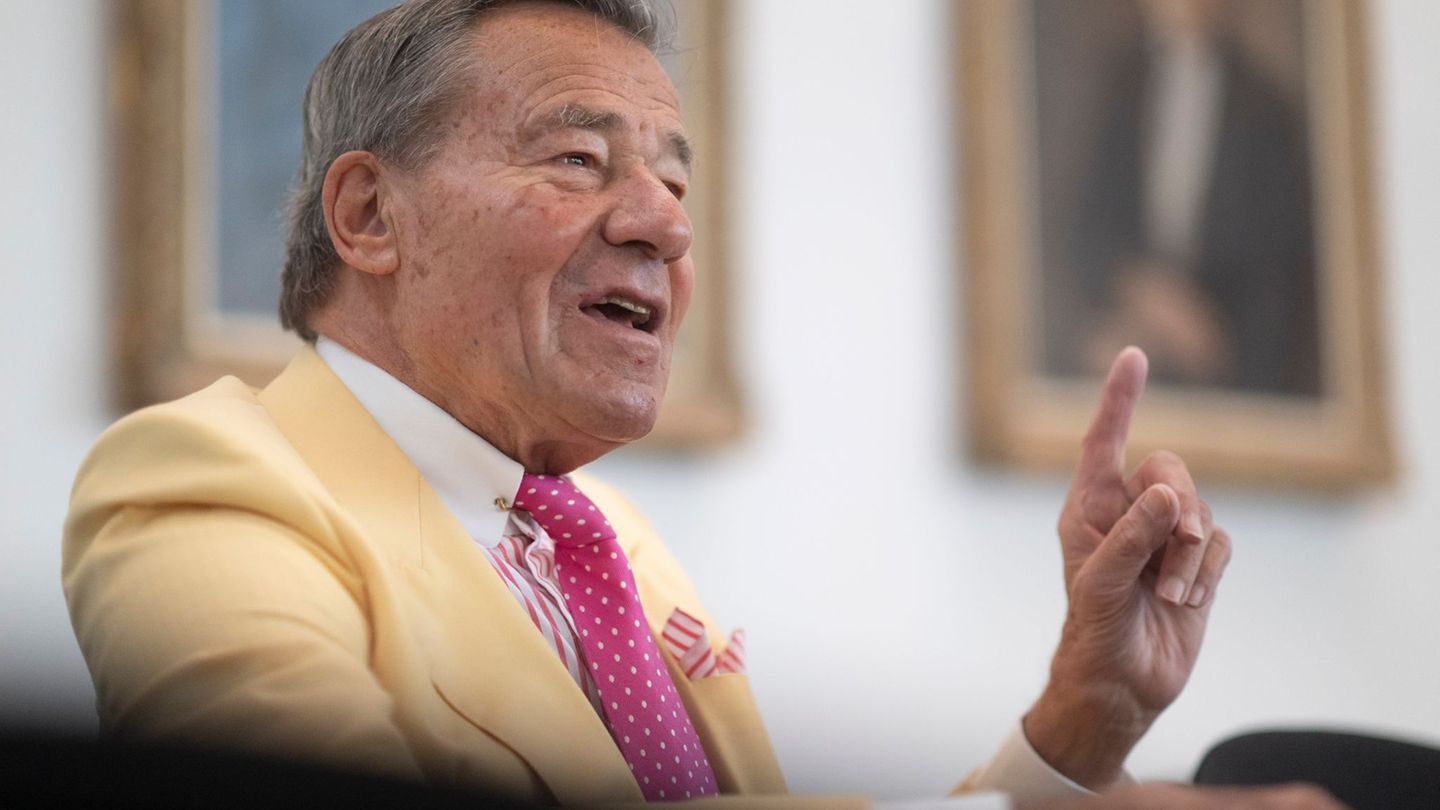 Auf die Politik will sich der 84-Jährige nicht verlassen. Foto: Marijan Murat/dpa