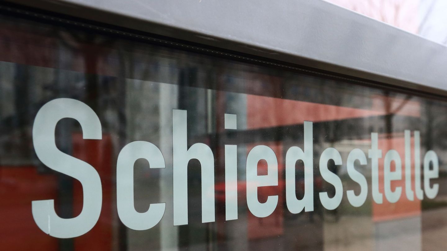 In Thüringen gibt es derzeit rund 200 Schiedsstellen und etwa 310 Schiedspersonen. (Archivbild) Foto: Jens Wolf/dpa-Zentralbild/