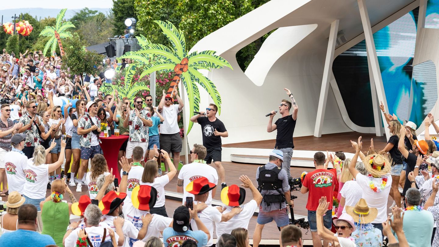 Der "Fernsehgarten" feiert auch gerne Motto-Partys - etwa "Mallorca vs. Oktoberfest". (Archivbild) Foto: Hannes P. Albert/dpa