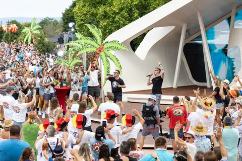 Der "Fernsehgarten" feiert auch gerne Motto-Partys - etwa "Mallorca vs. Oktoberfest". (Archivbild) Foto: Hannes P. Albert/dpa