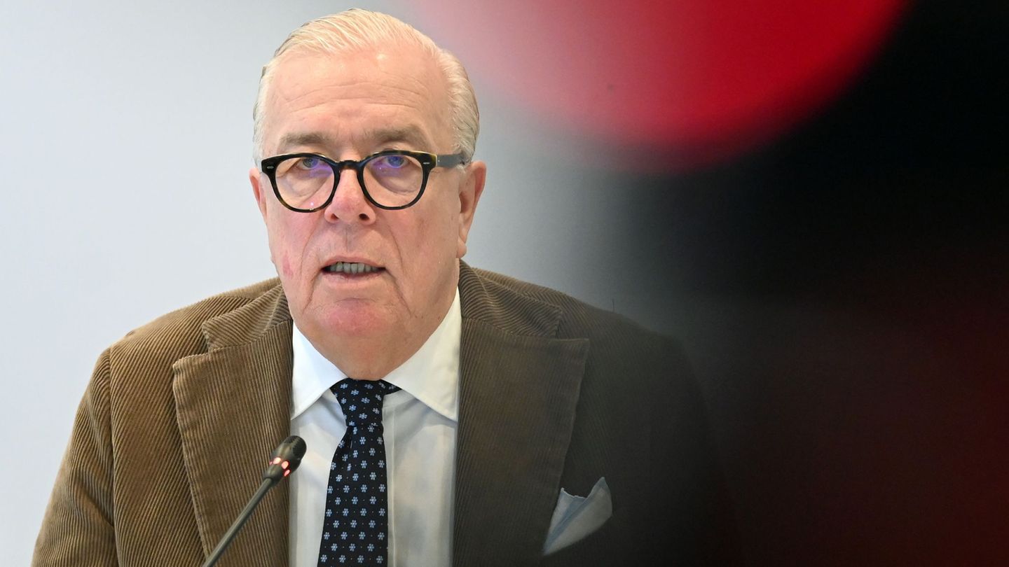 Ärztepräsident Reinhardt warnt vor gefälschten Ärzte-Videos im Internet. (Archivbild) Foto: Elisa Schu/dpa