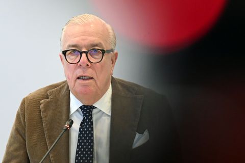 Ärztepräsident Reinhardt warnt vor gefälschten Ärzte-Videos im Internet. (Archivbild) Foto: Elisa Schu/dpa