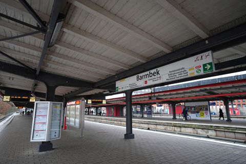 Die Hamburger U-Bahnlinie wird ab Montag für acht Wochen zwischen den Stationen Barmbek und Mundsburg gesperrt. (Archivbild) Fot