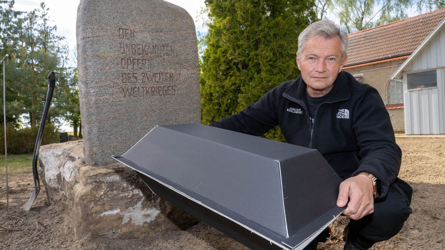 Auf dem Friedhof Koserow auf Usedom sind in Gräbern unerwartet viele Kriegstote entdeckt worden. Joachim Kozlowski vom Volksbund