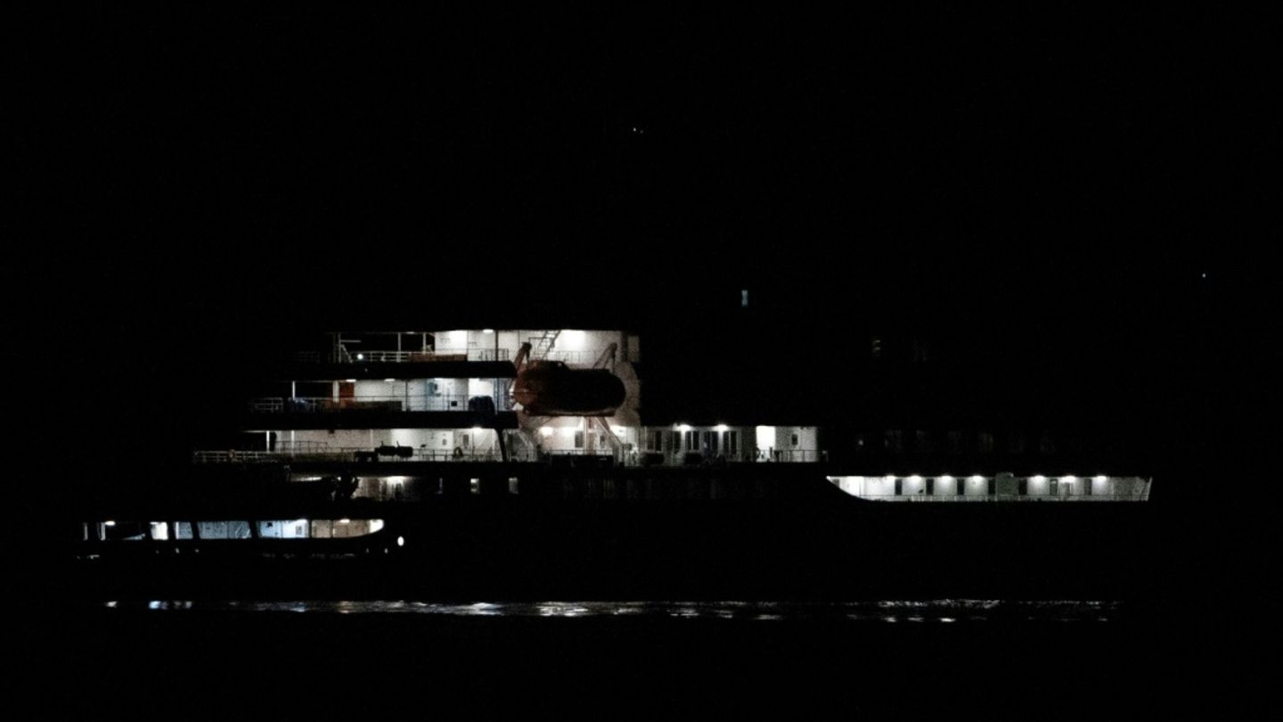 Die "MV Hondius" vor Teneriffa