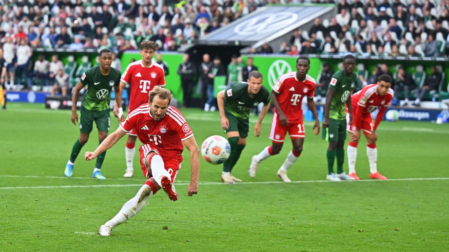 Der erste Elfmeter-Fehlschuss seiner Bundesliga-Karriere: Harry Kane im Spiel gegen den VfL Wolfsburg. Foto: Swen Pförtner/dpa