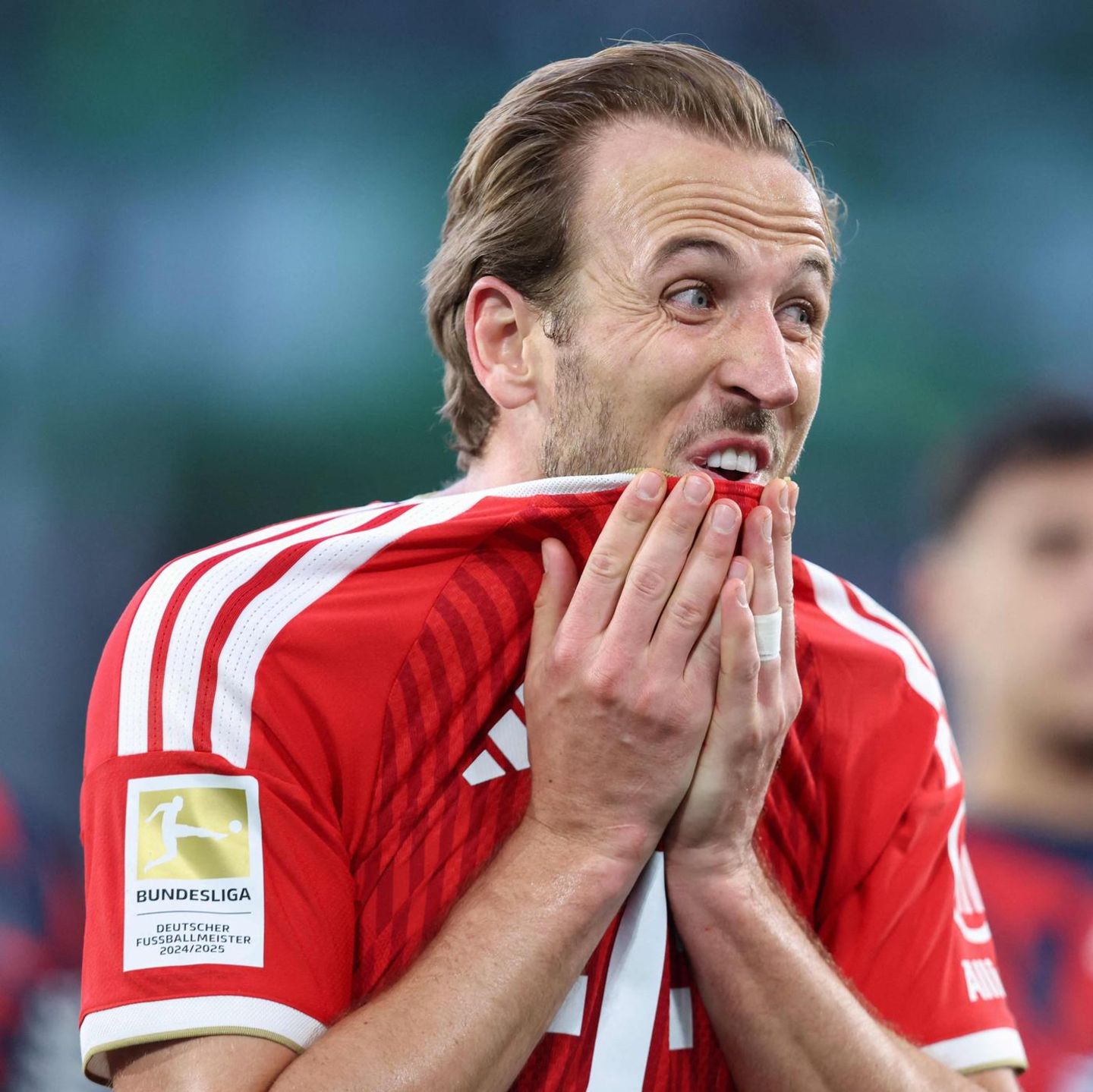 FC Bayern-Star Harry Kane nach seinem verschossenen Elfmeter gegen Wolfsburg