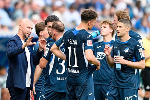 Trainer Christian Ilzer (l.): Hoffenheim hat ein Endspiel in Mönchengladbach. Foto: Uwe Anspach/dpa