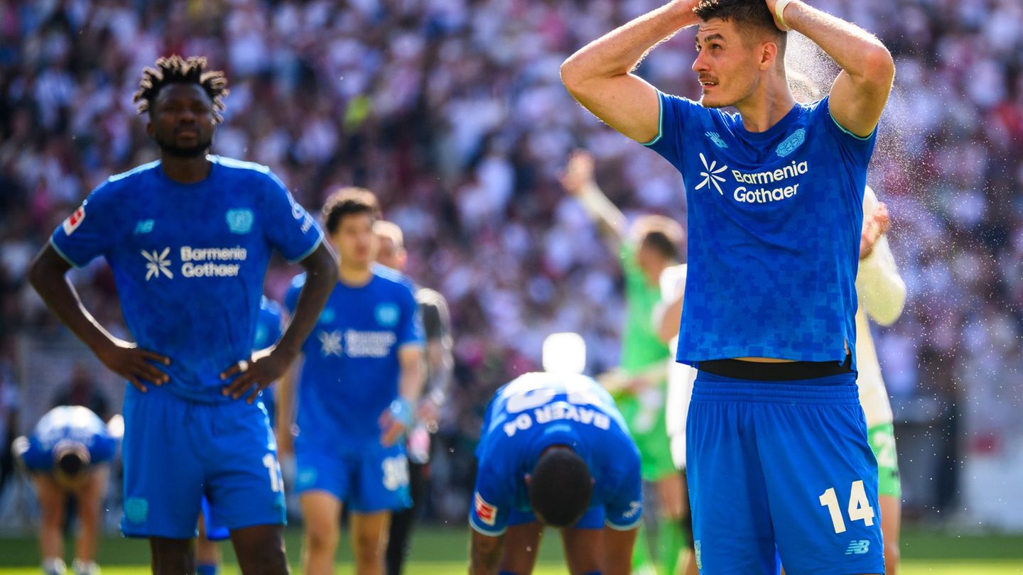 Frust in der Kurve: Bayer verliert in Stuttgart. Foto: Tom Weller/dpa