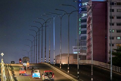 Ausgeschaltete Straßenbeleuchtung in Colombo