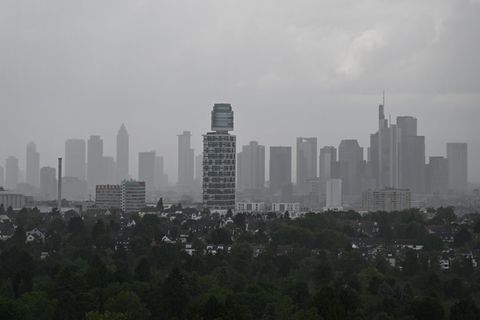 Die Sonne schafft es zum Wochenbeginn in Hessen nicht, sich durchzusetzen - Regenwetter wird erwartet. (Symbolbild) Foto: Arne D