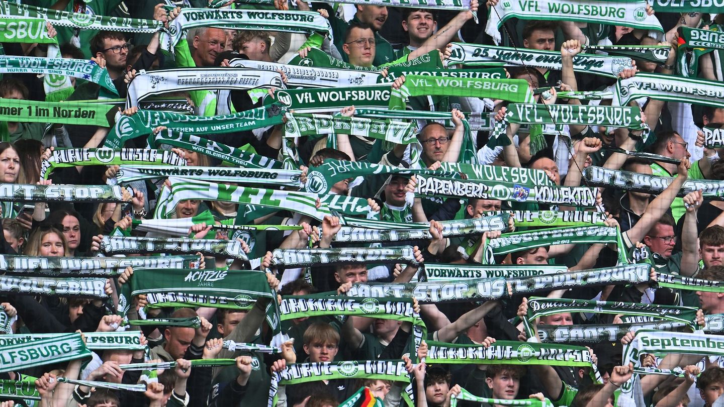 Angriff auf Wolfsburg-Anhänger nach dem Spiel gegen Bayern. Foto: Swen Pförtner/dpa