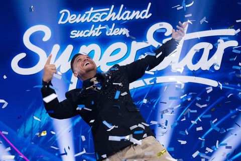 Nach 16 Jahren am Ziel angekommen: "DSDS"-Sieger Menowin Fröhlich Foto: Rolf Vennenbernd/dpa