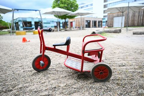 In Garbsen bei Hannover wird in kurzer Zeit gleich zweimal in Kindergärten eingebrochen. (Symbolbild) Foto: Bernd Weißbrod/dpa