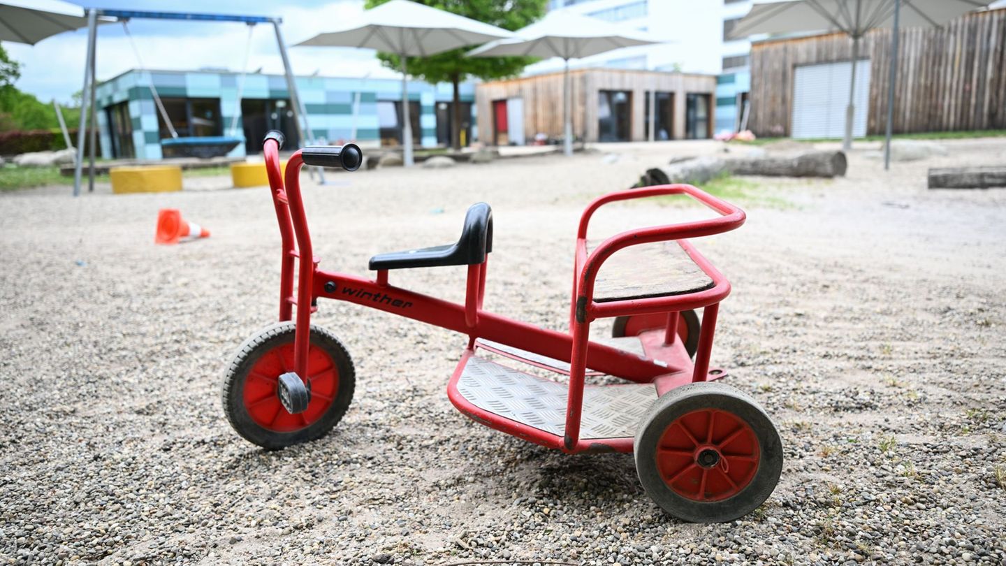 In Garbsen bei Hannover wird in kurzer Zeit gleich zweimal in Kindergärten eingebrochen. (Symbolbild) Foto: Bernd Weißbrod/dpa