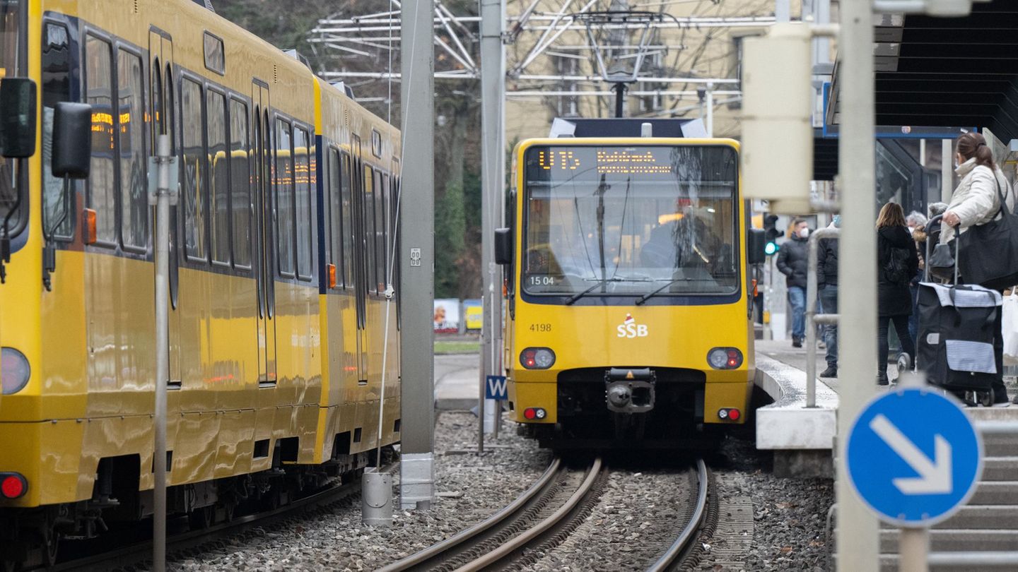 Wegen eines Unfalls mit einer Straßenbahn kann die U14 nicht wie gewohnt fahren. (Symbolbild) Foto: Bernd Weißbrod/dpa