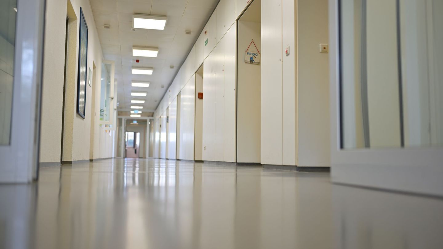 47-Jähriger stirbt in einer psychiatrischen Klinik. (Archivbild) Foto: Felix Kästle/dpa