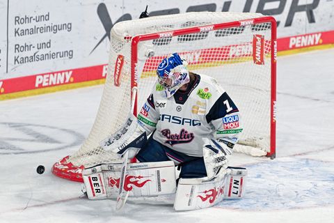 War einer der Titelgaranten für die Eisbären Berlin: Torhüter Jonas Stettmer. (Archivbild) Foto: Uwe Anspach/dpa