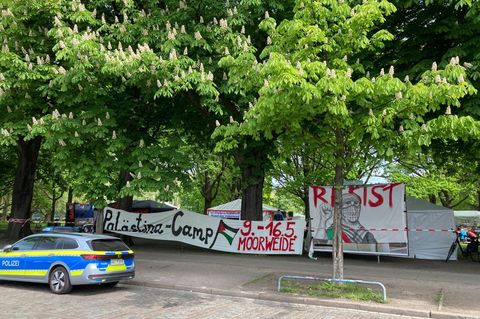 Die Hamburger Polizei beobachtet das antiisraelische Protestcamp. Foto: Bernhard Sprengel/dpa