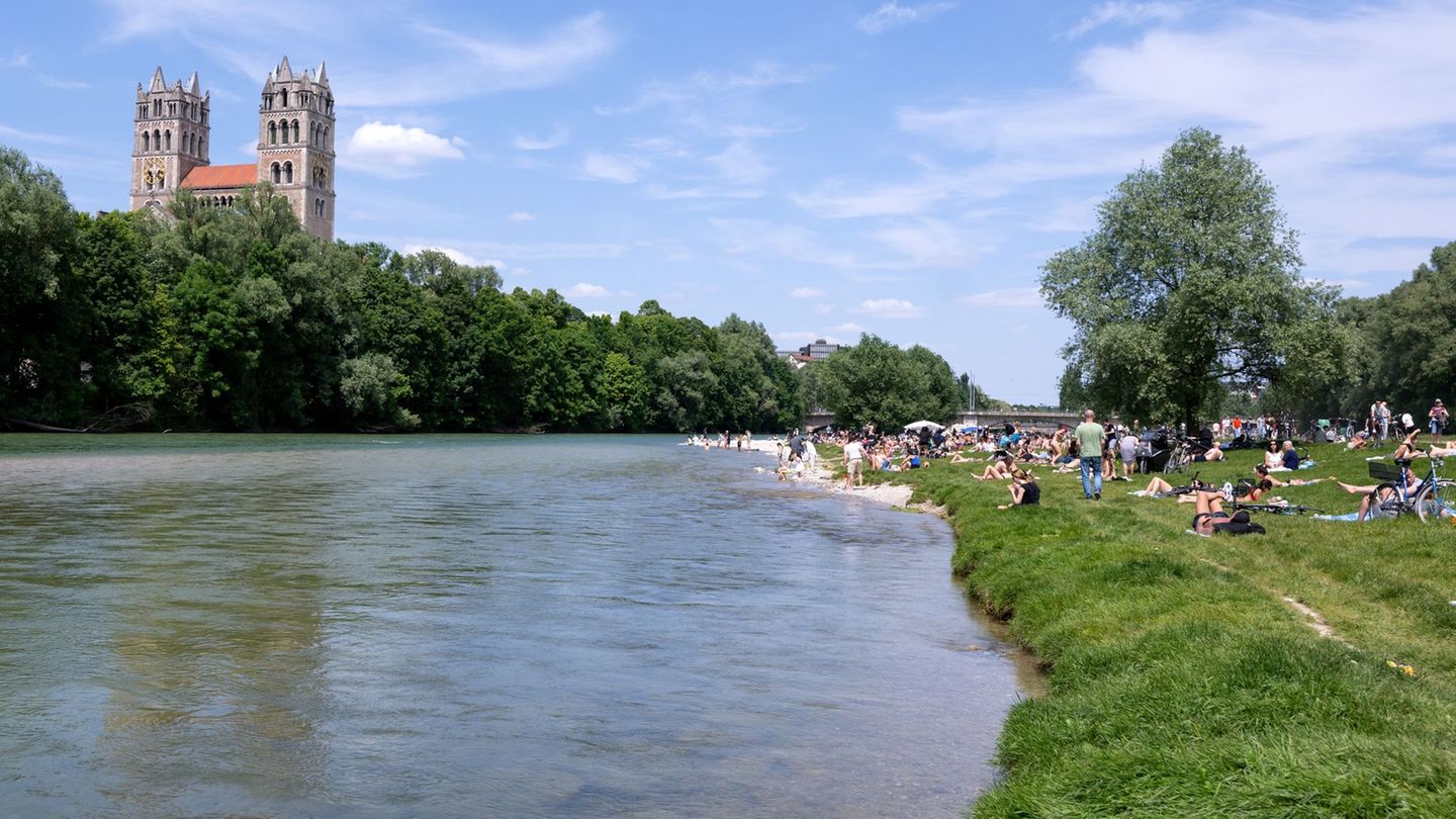 In der Isar wurde ein Toter entdeckt. (Symbolbild) Foto: Sven Hoppe//dpa