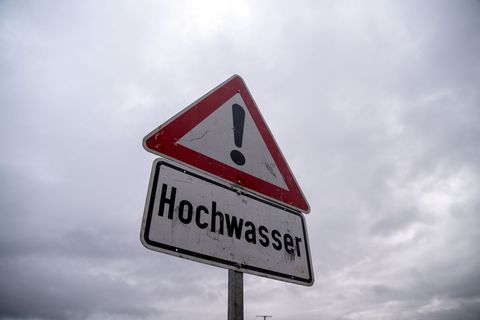 Mit zunehmenden Starkregenfällen ab Sonntag steigt im Saarland die Hochwassergefahr. (Symbolbild) Foto: Pia Bayer/dpa