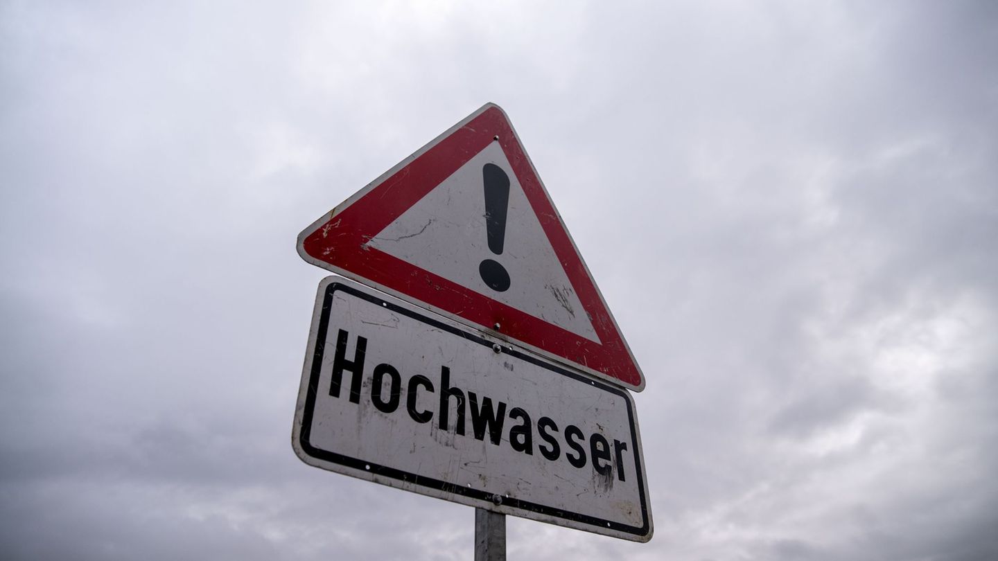 Mit zunehmenden Starkregenfällen ab Sonntag steigt im Saarland die Hochwassergefahr. (Symbolbild) Foto: Pia Bayer/dpa