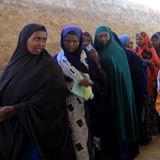 In Mogadischu finden heute richtungsweisende Kommunalwahlen statt – es sind die ersten direkten Wahlen in der somalischen Hauptstadt seit mehr als 50 Jahren. Die Abstimmung gilt als wichtiger Test für die geplanten landesweiten Wahlen und soll das bisherige clanbasierte Wahlsystem ablösen.