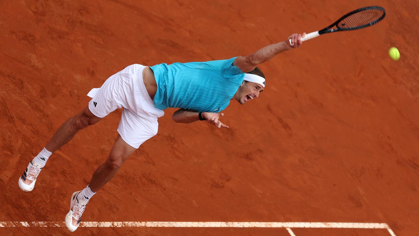 Dieser Einsatz hat sich gelohnt: Alexander Zverev hat heute beim Masters-1000-Turnier in Rom überzeugend gespielt und den Belgier Alexander Blockx klar mit 6:1, 6:4 besiegt. Trotz einer leichten Erkältung dominierte er die Partie und zog nach nur 74 Minuten ins Achtelfinale ein.
