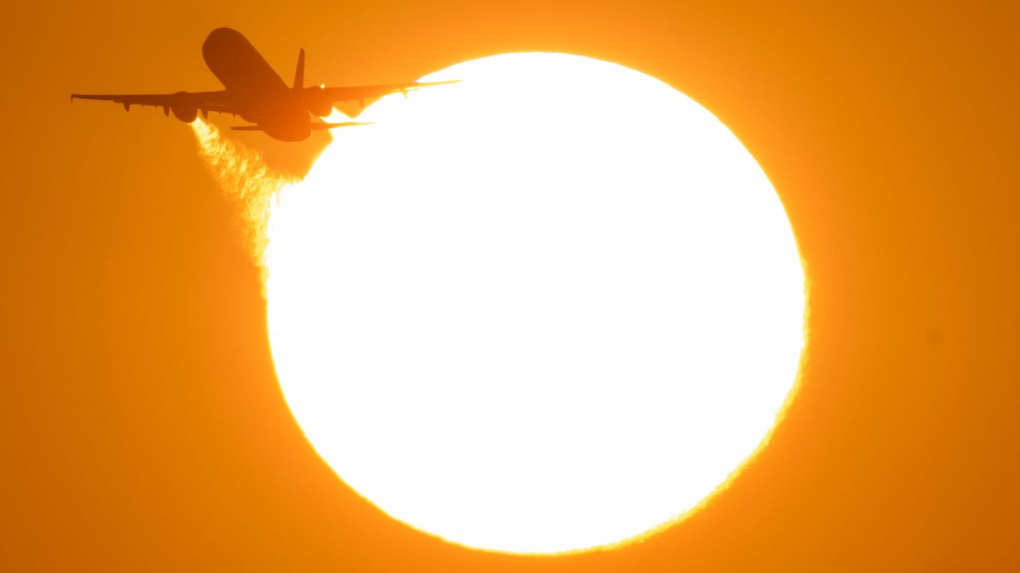 In Italien kommt es am Montag streikbedingt zu Ausfällen im Flugverkehr. (Symbolbild) Foto: Boris Roessler/dpa