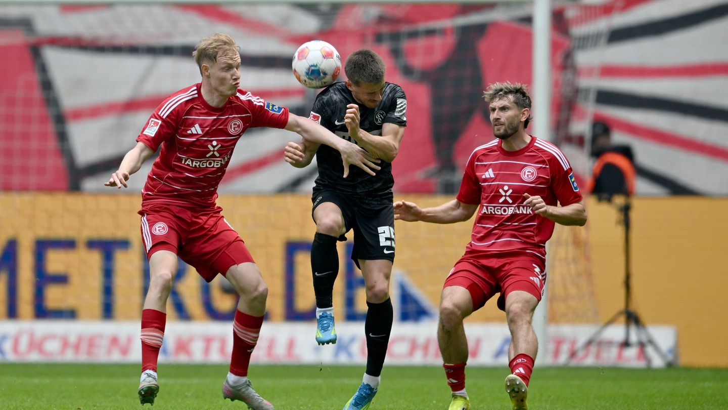 Die SV Elversberg hat den ersten Bundesliga-Aufstieg der Vereinsgeschichte weiterhin in eigener Hand. Foto: Anke Waelischmiller/