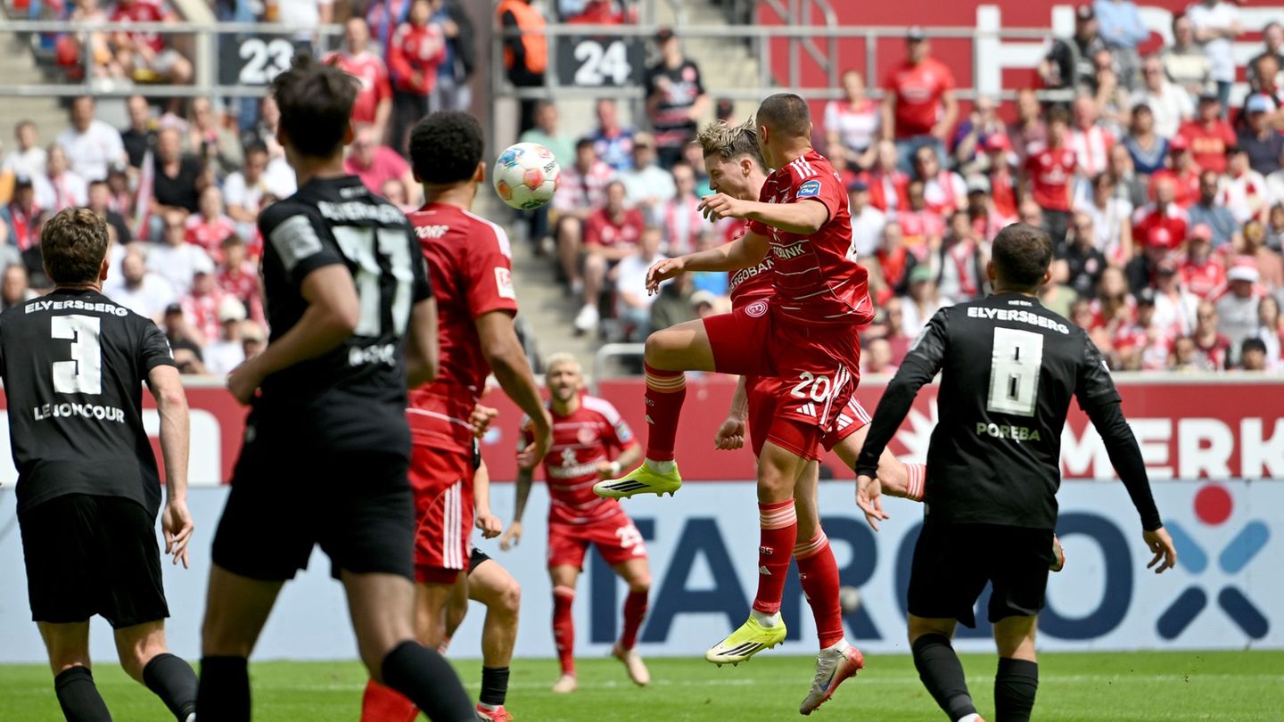 Elversberg lag gegen Düsseldorf 0:2 zur Pause zurück. Foto: Anke Waelischmiller/dpa