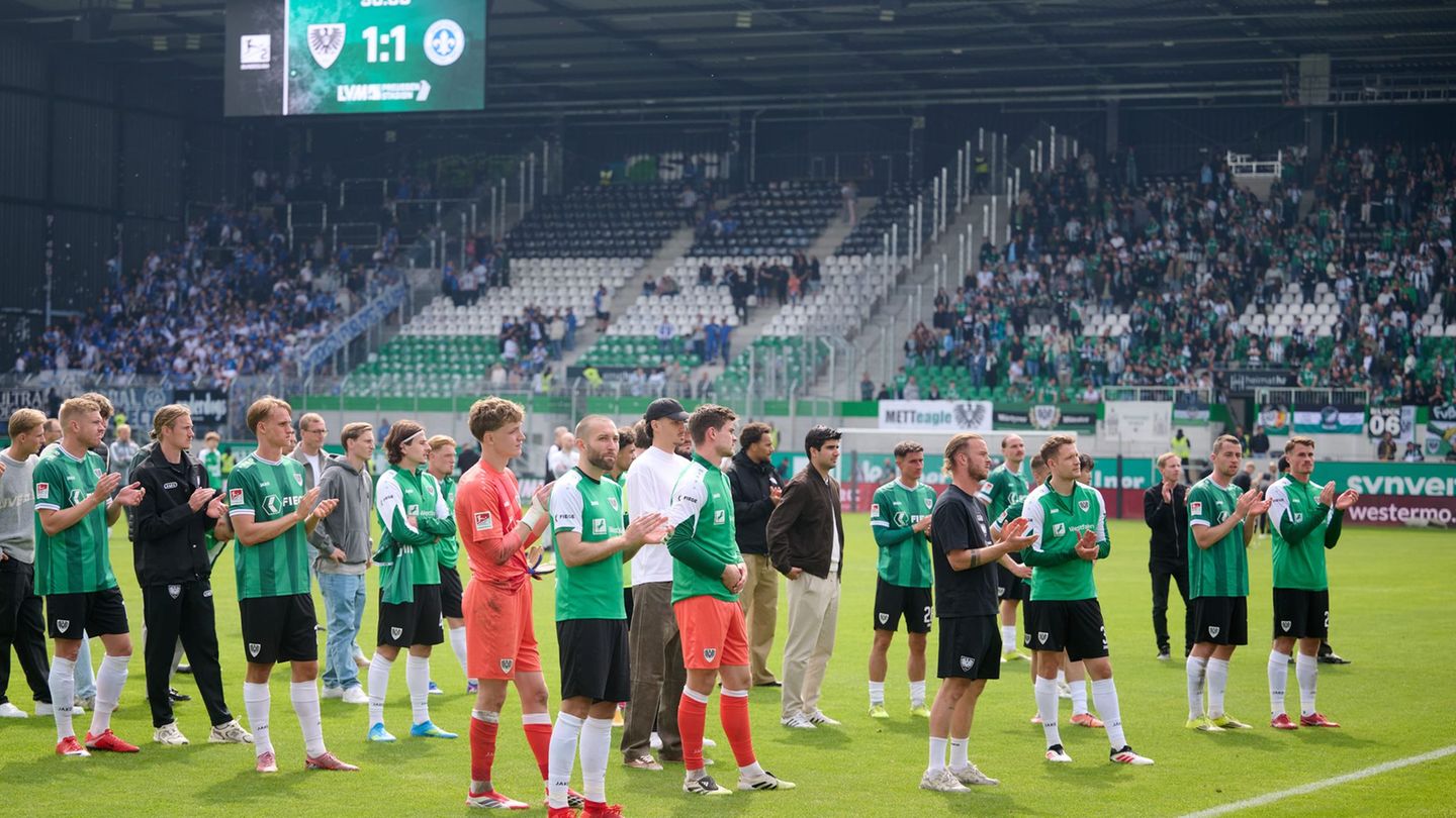 Für die Spieler gab es von den Fans Aufmunterung statt Pfiffe. Foto: Bernd Thissen/dpa