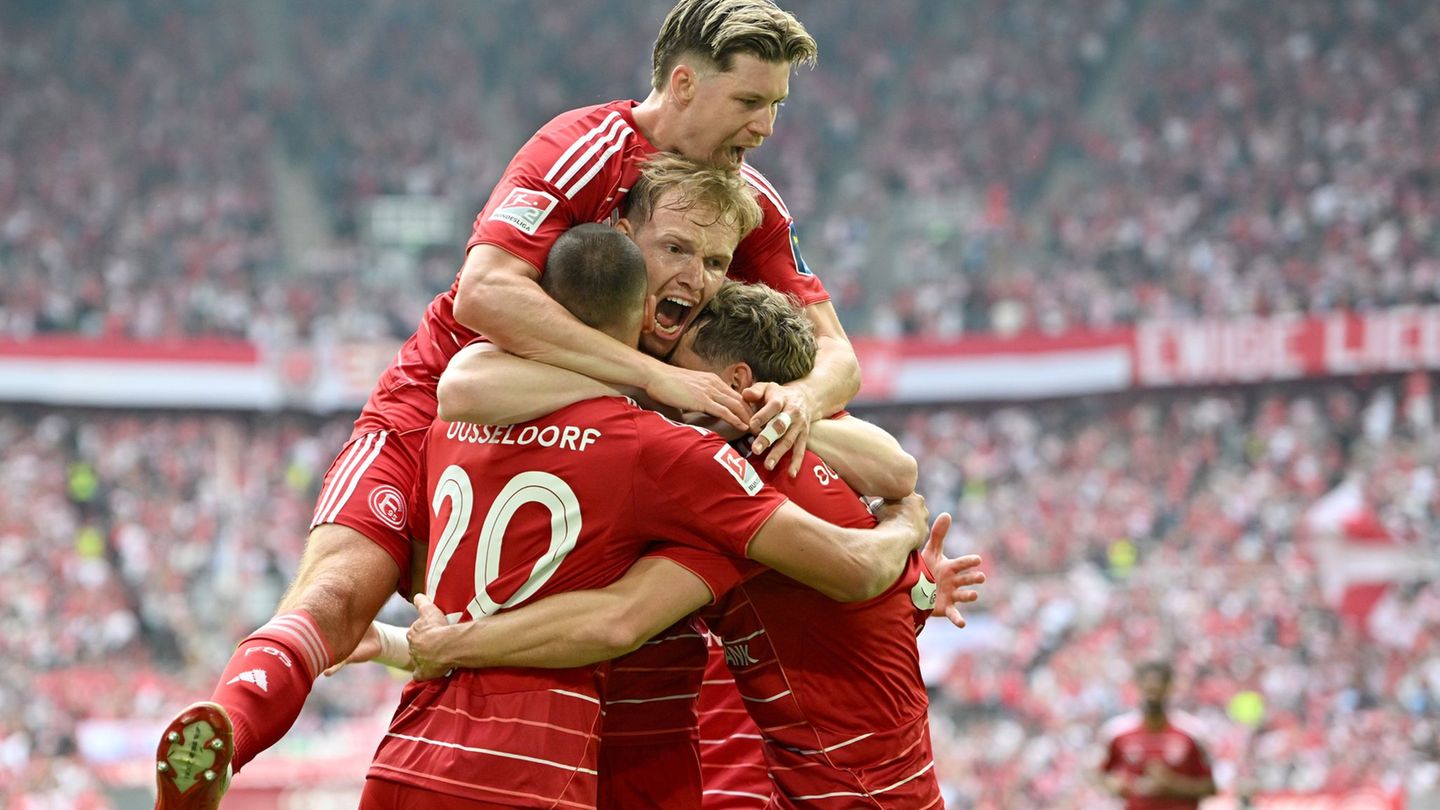 Erleichterung bei Fortuna Düsseldorf nach dem wichtigen Heimsieg. Foto: Anke Waelischmiller/dpa