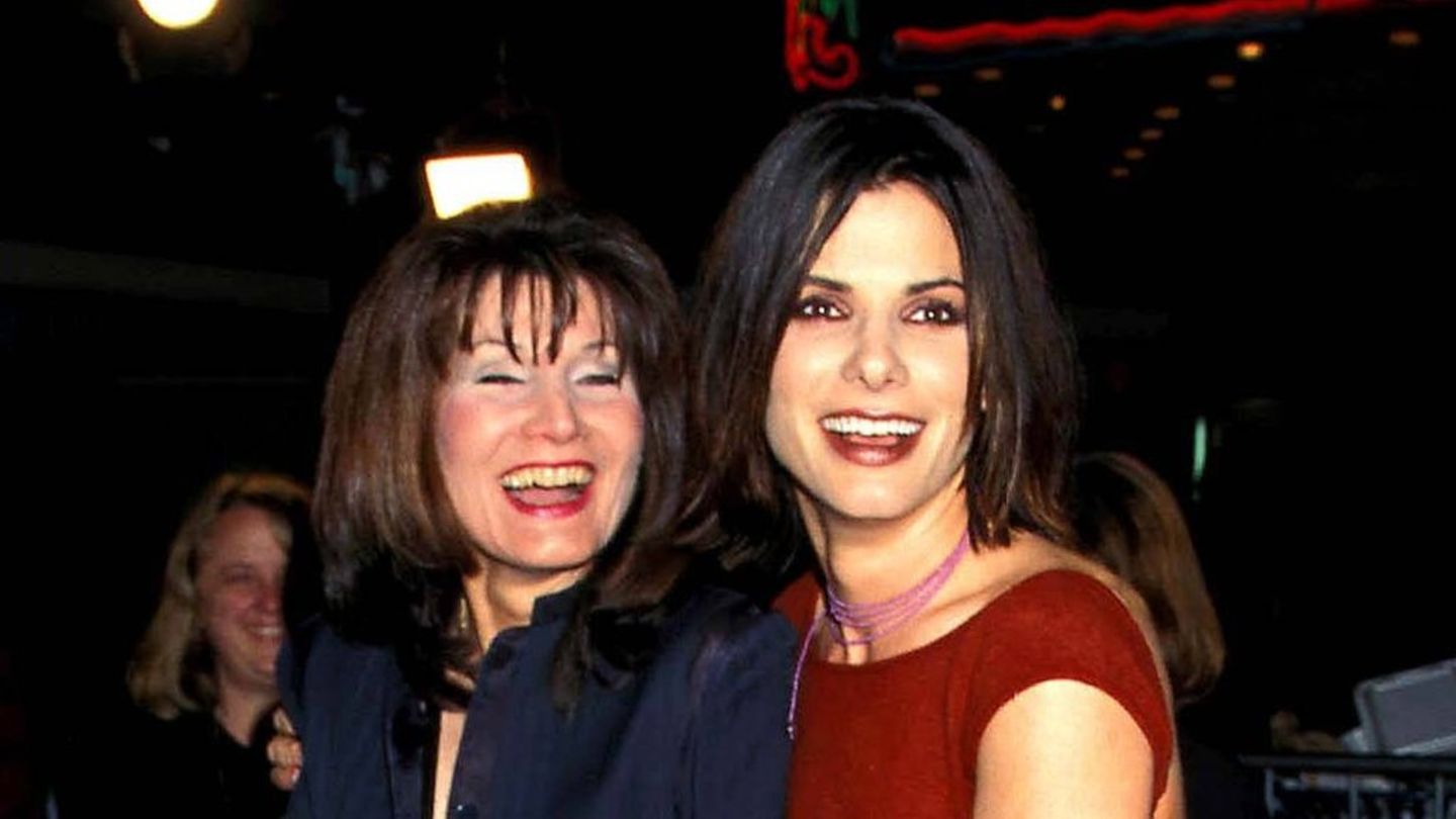 Sandra Bullock erinnerte am Muttertag an ihre Mutter (l.) sowie ihre Oma.