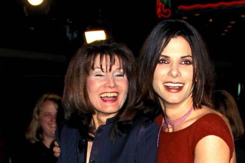 Sandra Bullock erinnerte am Muttertag an ihre Mutter (l.) sowie ihre Oma.