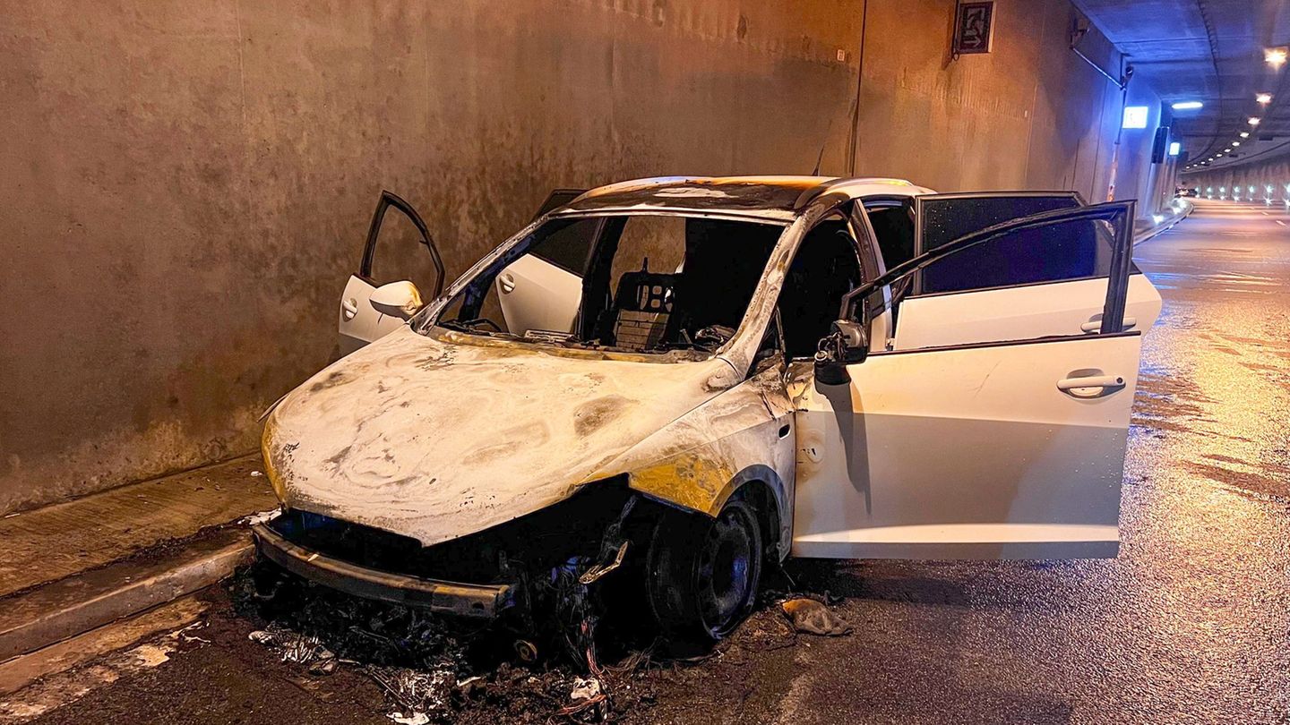 Wegen des brennenden Autos mussten Menschen aus knapp 30 Fahrzeugen den Autobahntunnel über Notausgänge verlassen. Foto: S.Weber