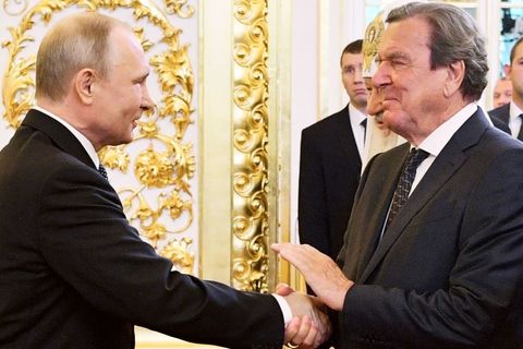 Putin will Schröder als Vermittler – was dahinter steckt