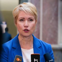 Schwesig rät davon ab, die Prämie weiter zu verfolgen. Foto: Carsten Koall/dpa