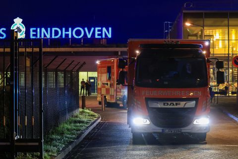 Von Eindhoven aus werden vier deutsche Passagiere der "Hondius" nach Frankfurt gebracht. Foto: Christoph Reichwein/dpa