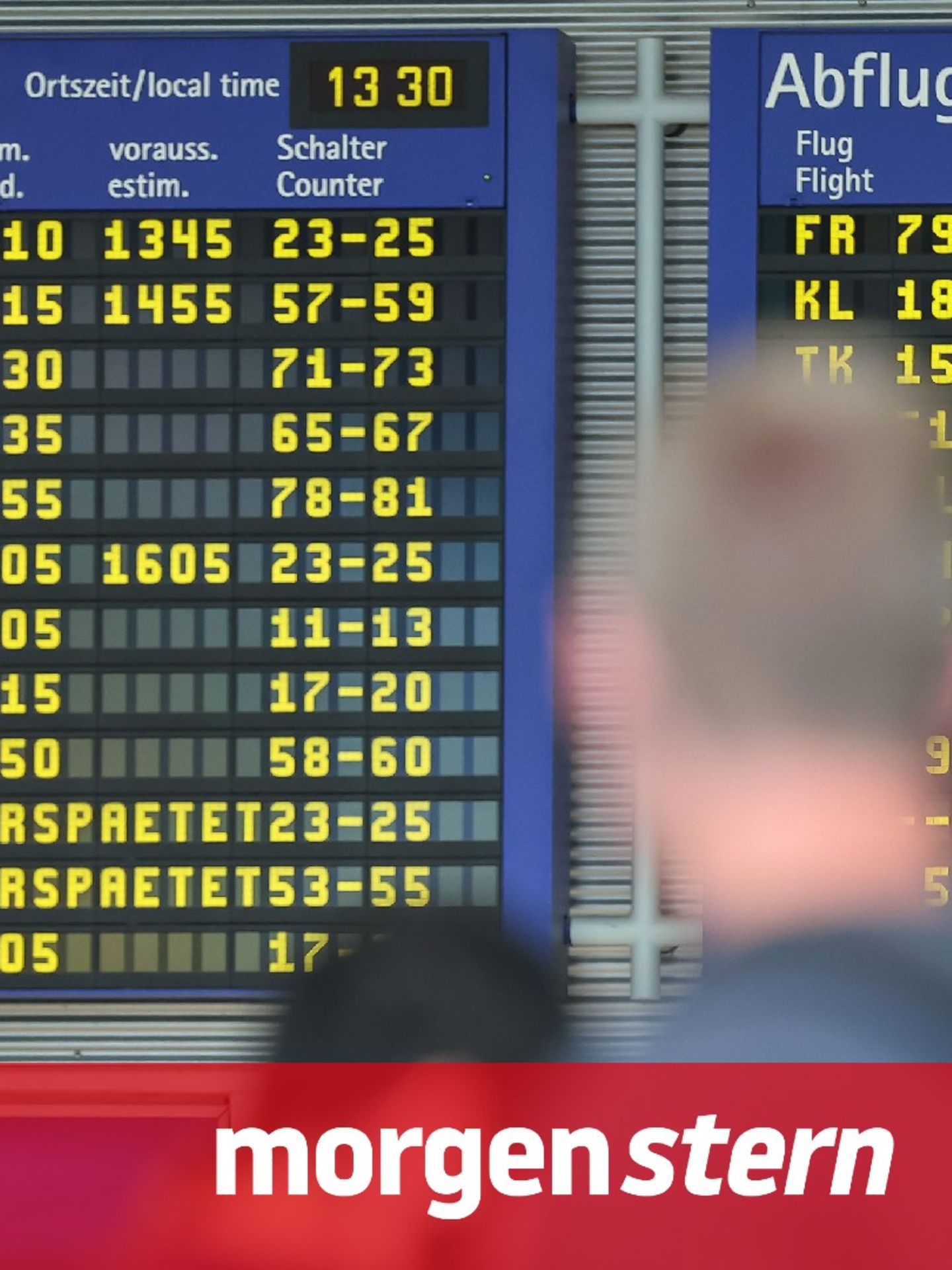 Sommerurlaub: Fluggäste am Flughafen