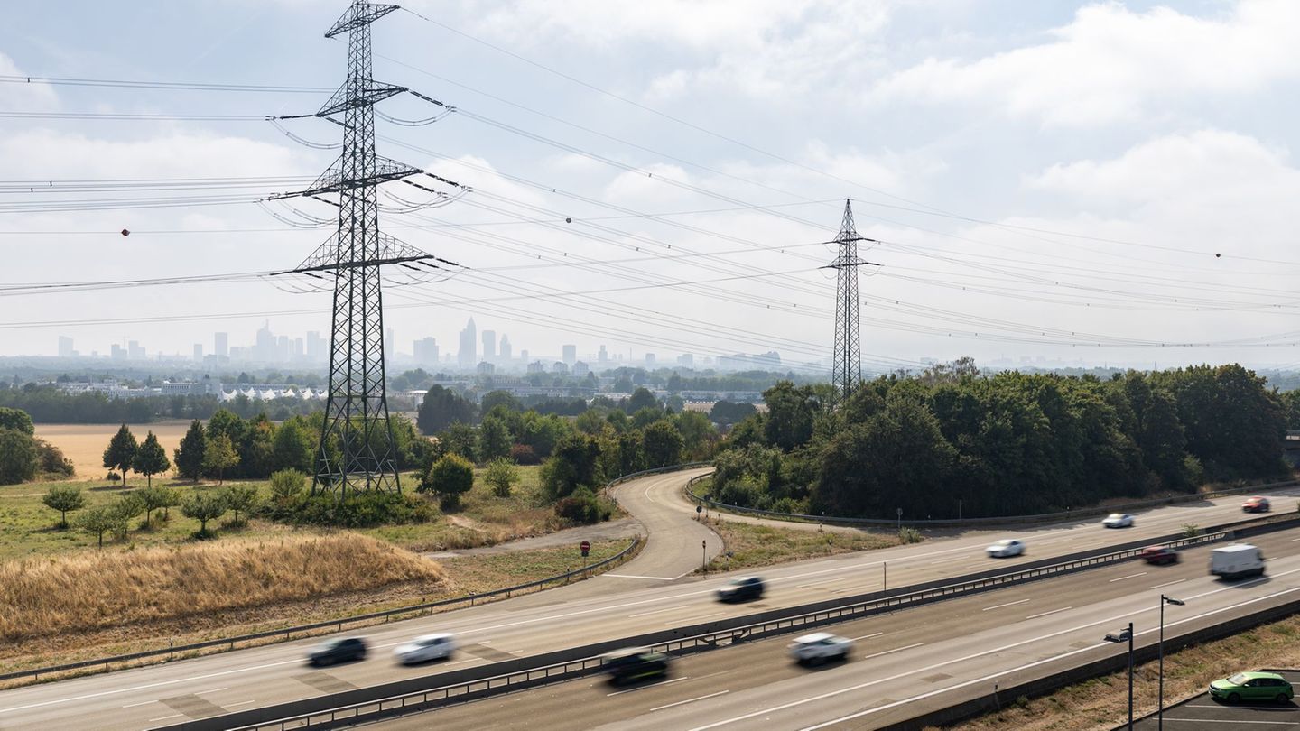 Ab Montag können Autofahrer beim Dreieck Eschborn mit Behinderungen rechnen. (Symbolbild) Foto: Hannes P. Albert/dpa