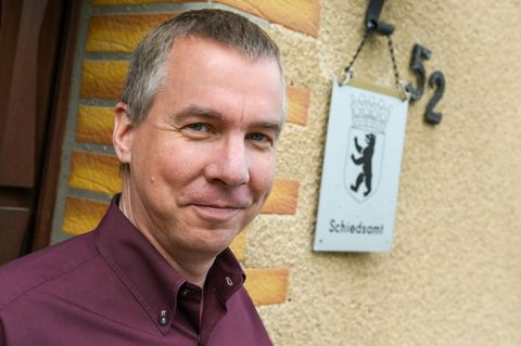 Malte Priesmeyer ist Vorsitzender der Berliner Schiedspersonen. Foto: Jens Kalaene/dpa