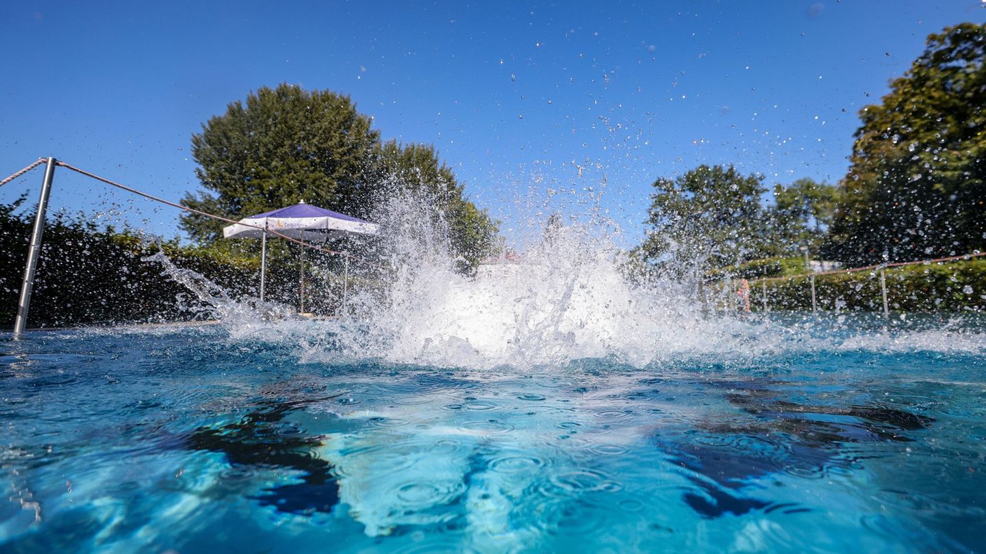 Das Wetter lässt aktuell fürs Baden noch zu wünschen übrig. (Archivbild) Foto: Jan Woitas/dpa